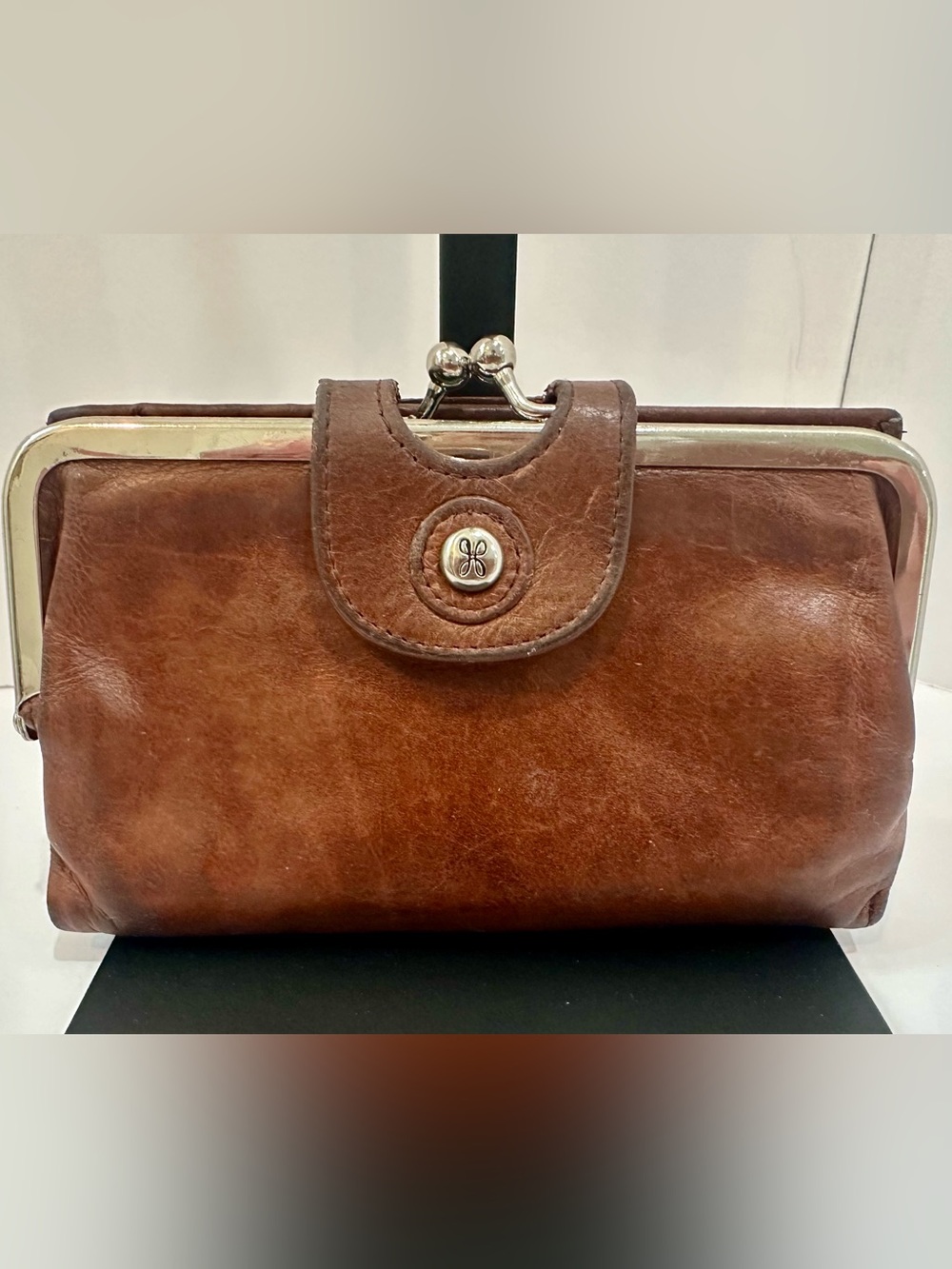 Vintage Hobo RARE The Original ‘Alice’ Compact Wallet Leather Brown Kiss-Lock 99